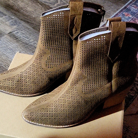 Matisse Backroad Boots - Picture 1 of 6